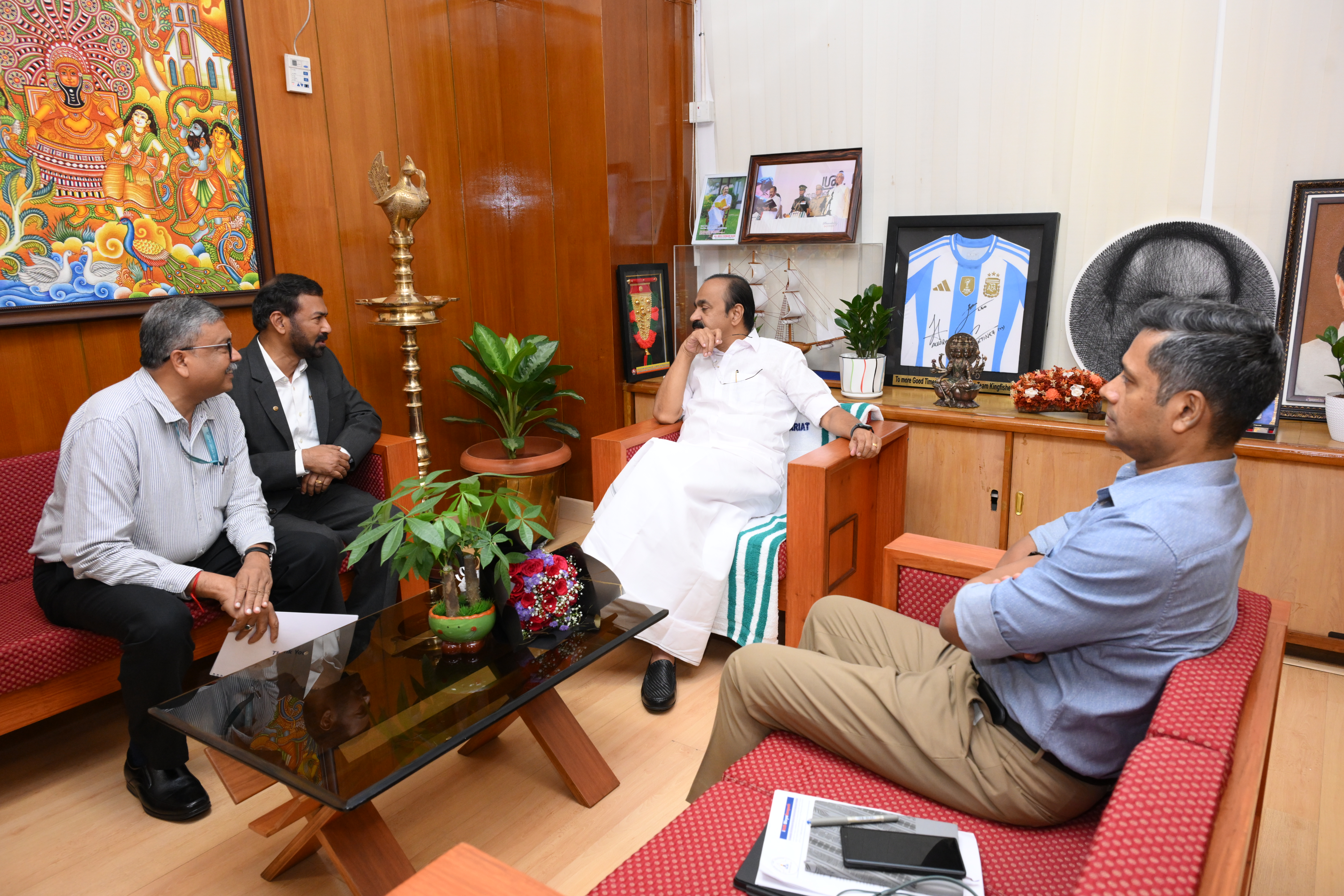Chairman & Managing Director , Cochin Shipyard Limited Calls on Hon’ble Chief Minister of Kerala.